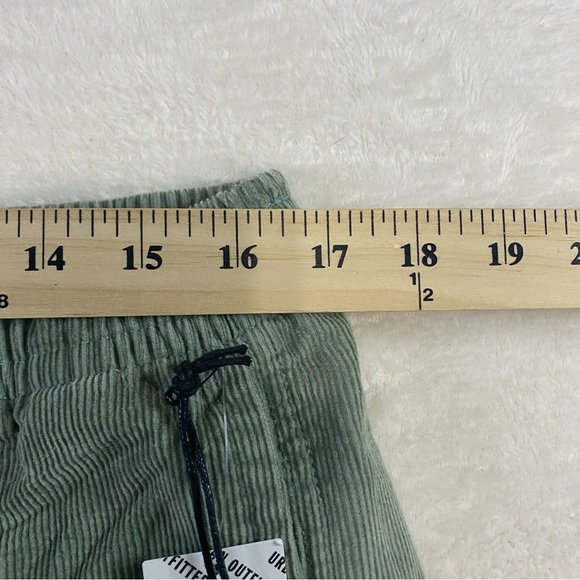 Urban Outfitters BDG Khaki Green Corduroy Drawstring Cargo Shorts Mens L - Picture 6 of 8